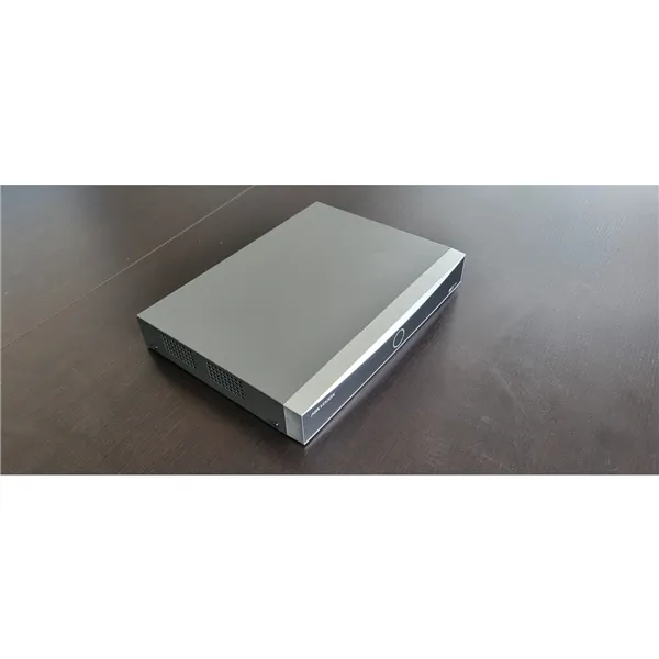 DS-7608NXI-K1(D) - Poškozený obal