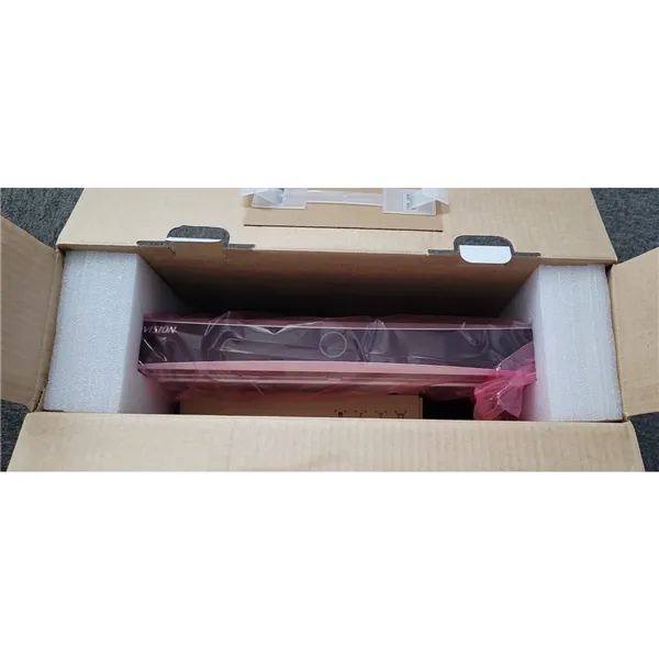 DS-7616NXI-K2/16P(D) - Poškozený obal